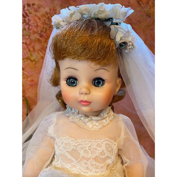 Vintage Madame Alexander Doll Bride Strawberry Blonde 14" Box & Tag #1565 1973 - Picture 3 of 6